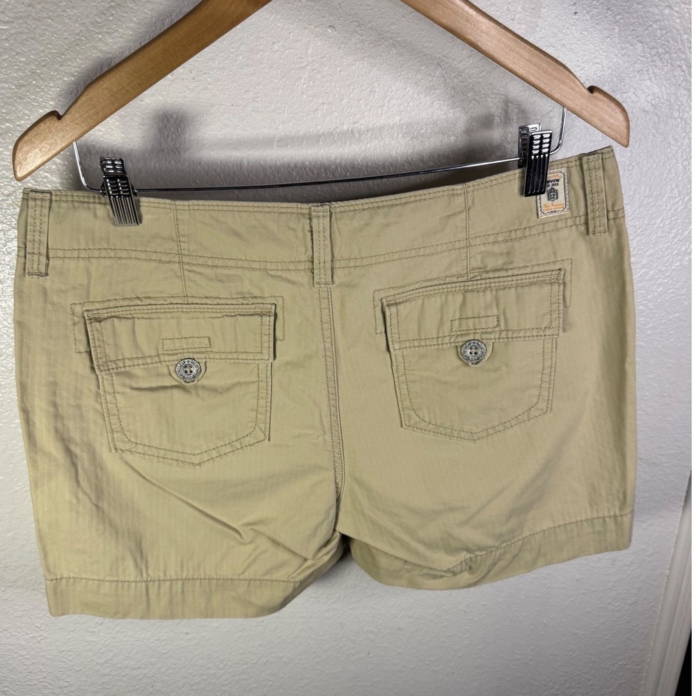 Levi's Women's Khaki Cotton Shorts Size 8 Beige Casual Summer Classic Pockets - Picture 4 of 6